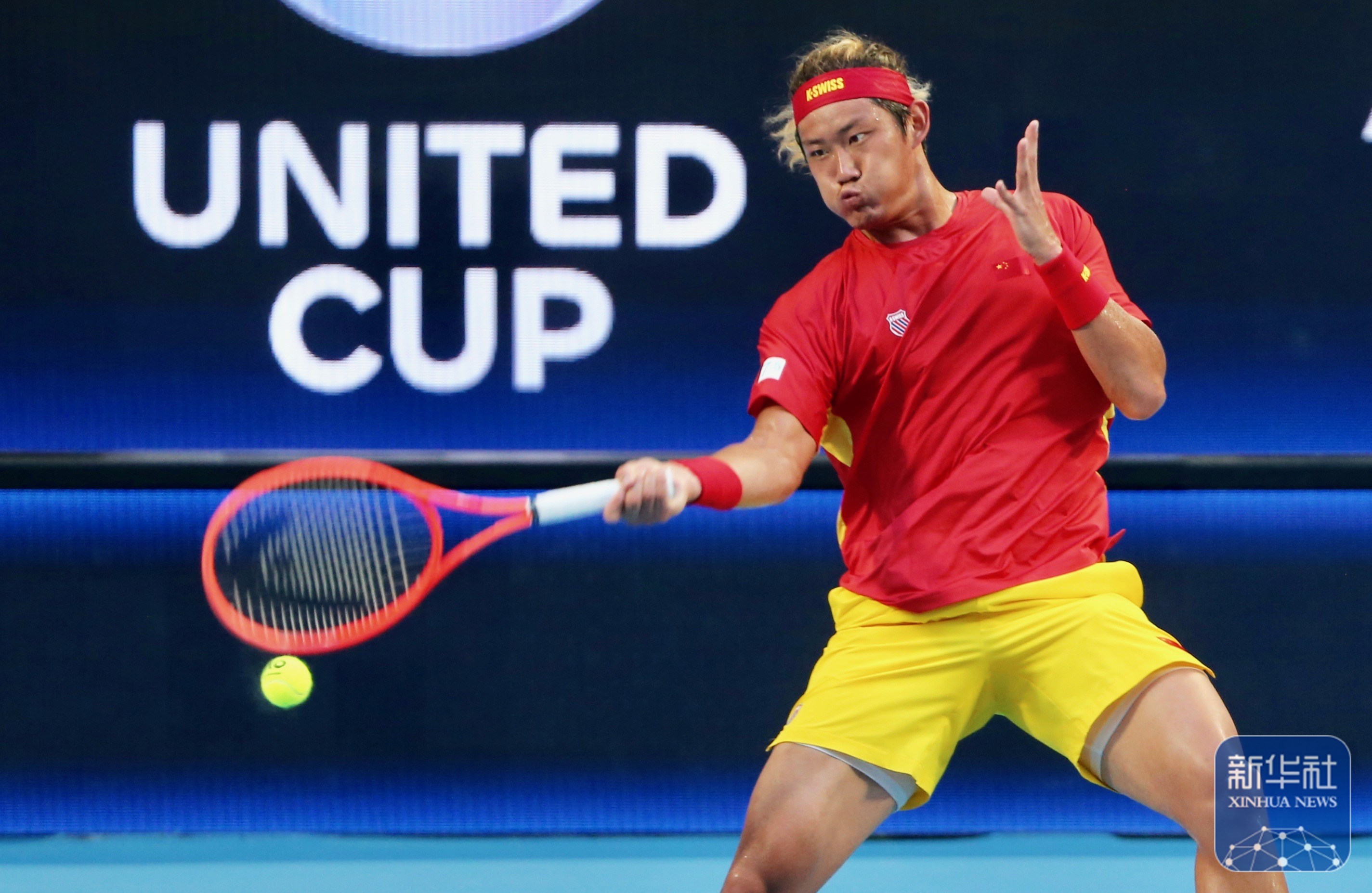 半岛体育官网首页-紧张的比赛中，球队经验丰富，成功取胜