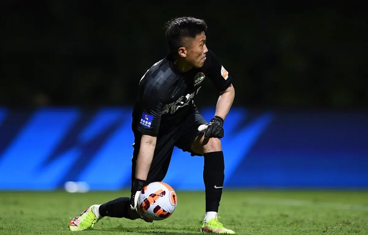 半岛体育官网下载-关于马赛状态低迷，正在考虑引进新援的信息